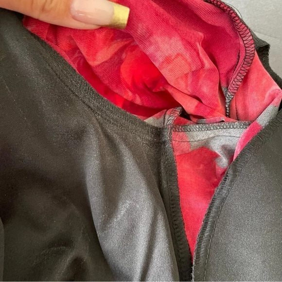 Connected Apparel Black  and Red Rose Floral Short Sleeve Dress Sz 6 - Picture 16 of 16